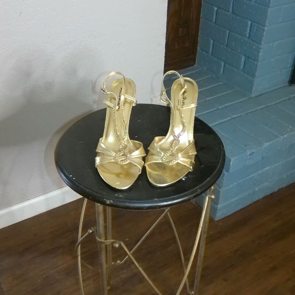Helens Heart Gold Sandals Size 10